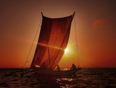Balıkçılar katamaran sunset at üzerinde
