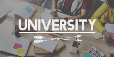 Öğrenciler birlikte okuyorlar. 