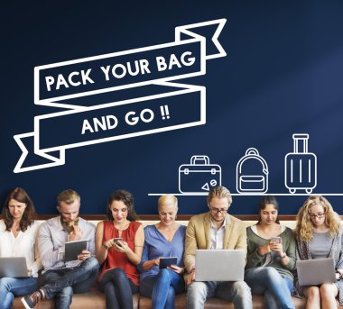 cihazlar ve paketi paket ile insanlar oturup