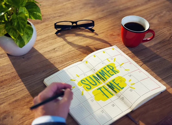 Defterde yazan iş adamı