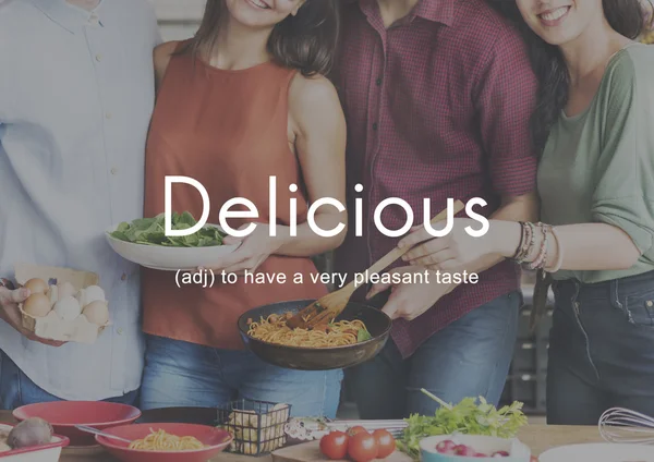 Birlikte öğle yemeği yemek arkadaşlar