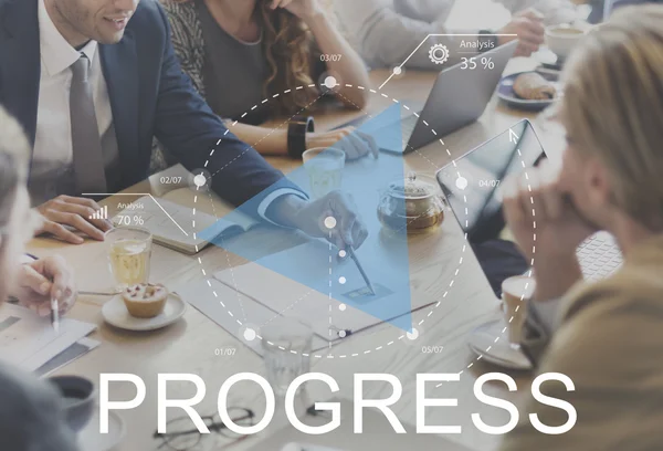 insanların ilerleme hakkında tartışıyor