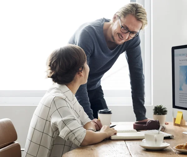 Bilgisayar ile emekçilerin