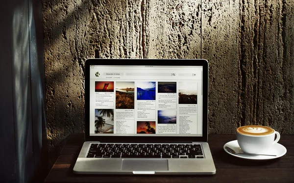 Conceito de conexão de café do computador — Fotografia de Stock