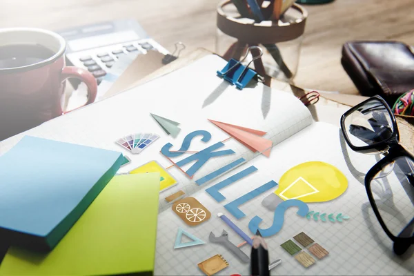 Office-verktyg på träbord — Stockfoto