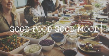 masada oturan ve yeme insanlar