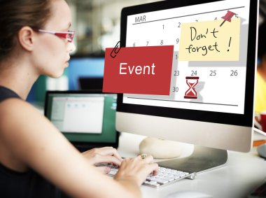 işkadını üstünde bilgisayar olay ile çalışma