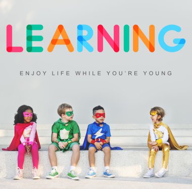 Süper kahraman çocuklar birlikte eğlenin