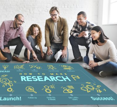 Poster ve araştırma çalışma tasarımcılar