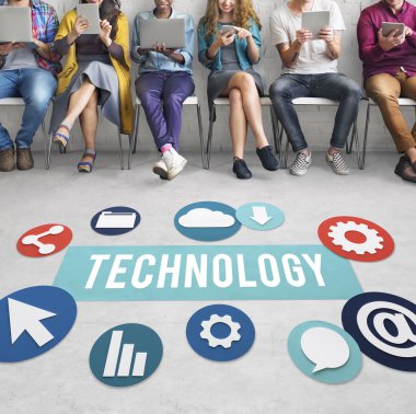 İnsanlar dijital araçları tarama 