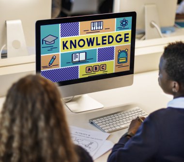 sınıf öğrencilerin bilgisayar kullanarak