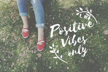 Kadının bacakları Kırmızı Ayakkabı