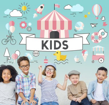 Çocuklar gülüyor ve eğlenin