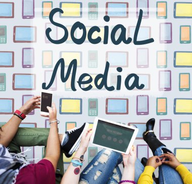 İnsanlar internet'te sörf 