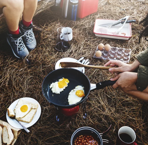 Best friends cooking outdoors — Stock Photo, Image