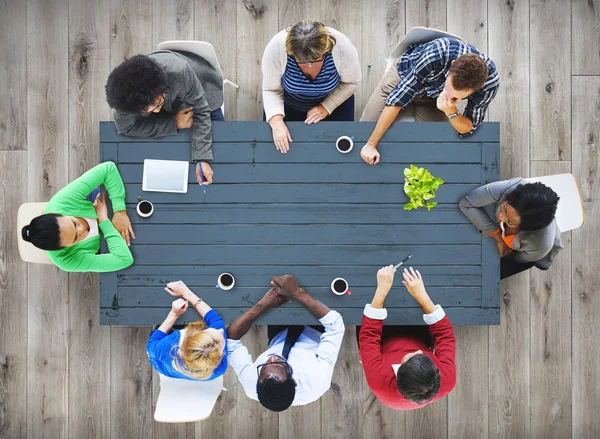 Equipo de negocios en discusión sobre la reunión — Foto de Stock