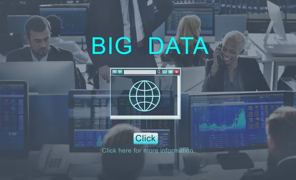 Pessoas de negócios trabalhando e big data — Fotografia de Stock