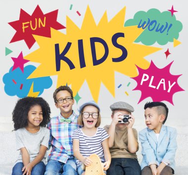 Çocuklar gülüyor ve eğlenin