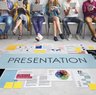 İnsanlar dijital araçları tarama 