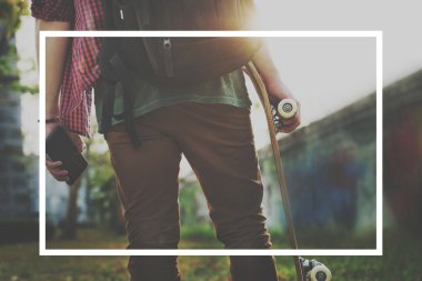 Kaykaylı genç adam.