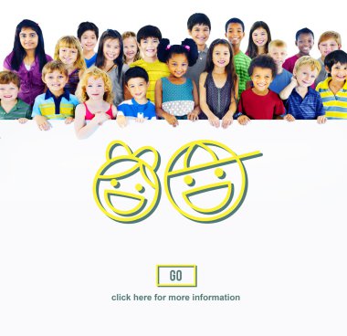 sevimli gülümseyen çocuklar