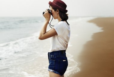 hippi kız kamera ile