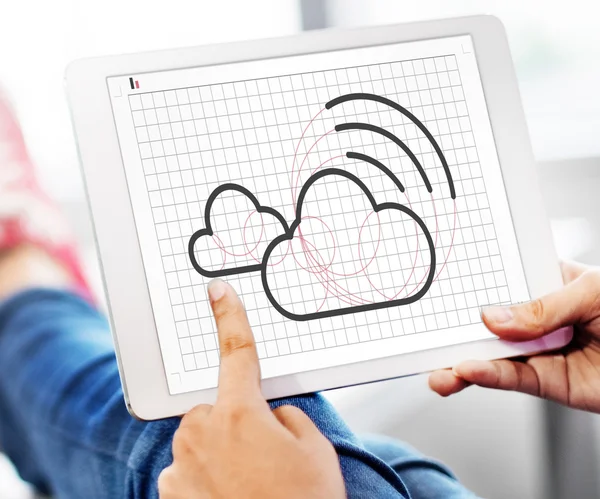 Mann nutzt Tablet und Cloud Computing — Stockfoto