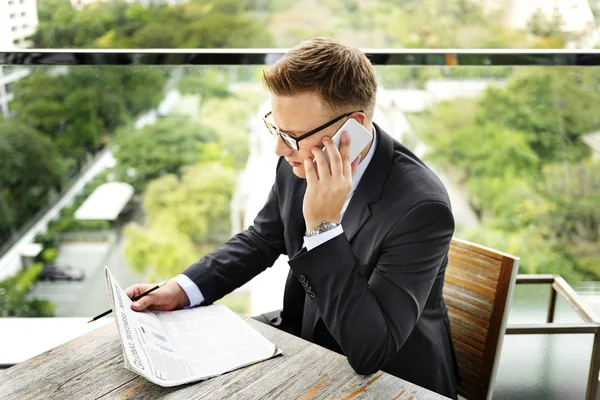 Hombre de negocios trabajando —  Fotos de Stock