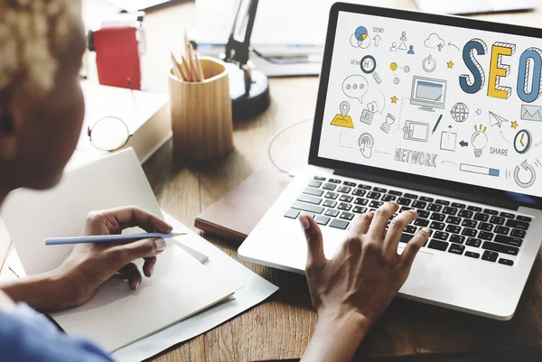 Woman working with laptop — Stock Photo, Image