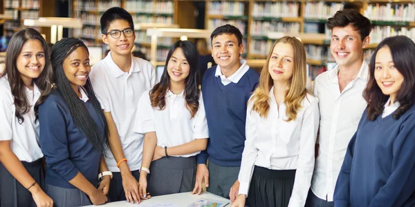 Diversiteit groep studenten — Stockfoto