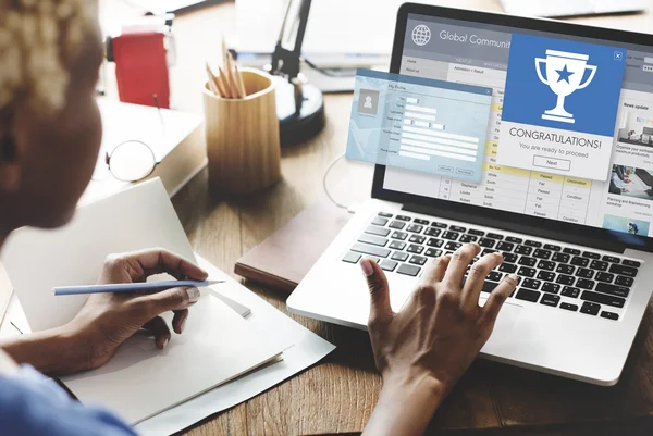 Woman working on laptop — Stock Photo, Image