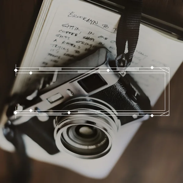 Filmkamera auf Papier Notizbuch — Stockfoto