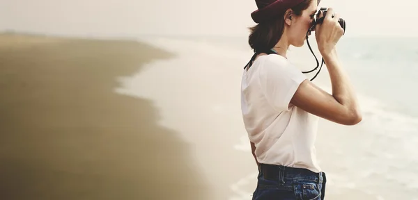 Hipster girl with camera — Stock Photo, Image