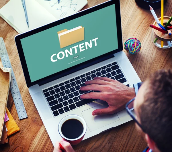 Uomo che utilizza laptop e Content Concept — Foto Stock