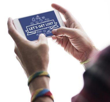 Akıllı telefon tutan adam.