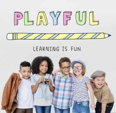 Çocuklar gülüyor ve eğlenin