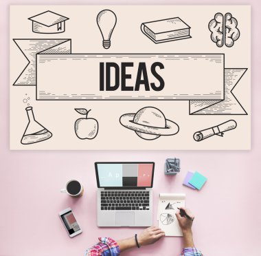 dizüstü bilgisayar kullanan adam