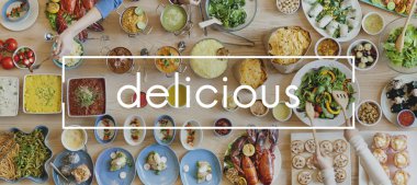 arkadaşlar büyük tablo için yemek