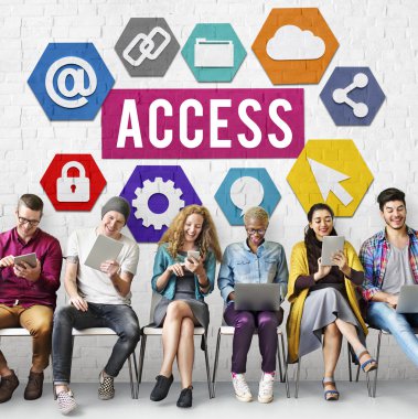 İnsanlar dijital araçları tarama  