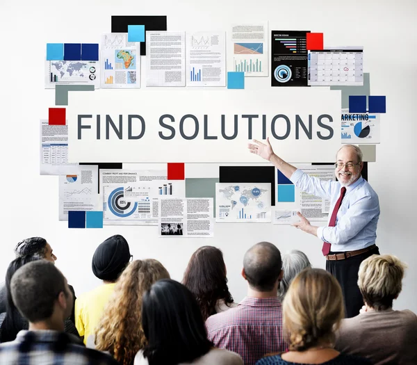 Люди на семинаре с Find Solutions — стоковое фото