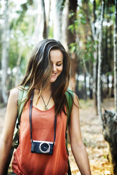 Girl travel with camera — Stock Photo, Image