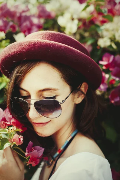 Hipster girl in hat — Stock Photo, Image