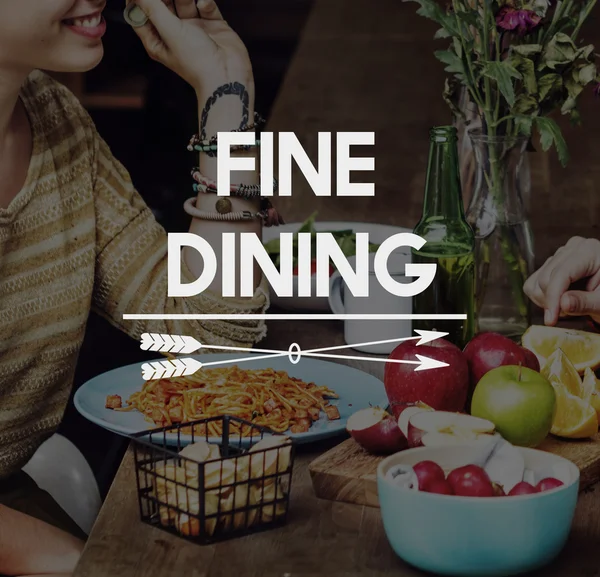 Mulher jantando — Fotografia de Stock