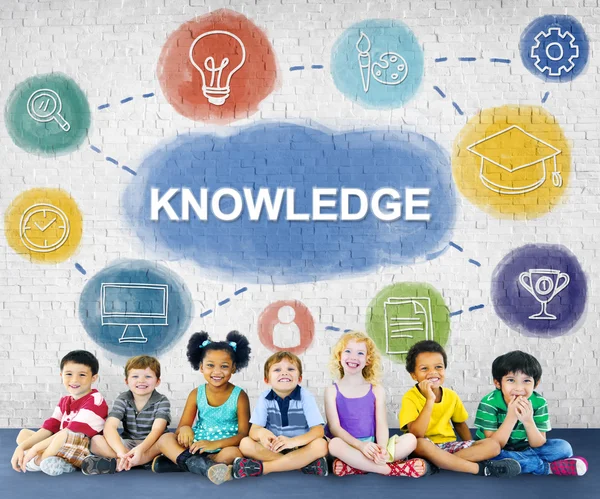 Çeşitlilik çocuk birlikte oturan