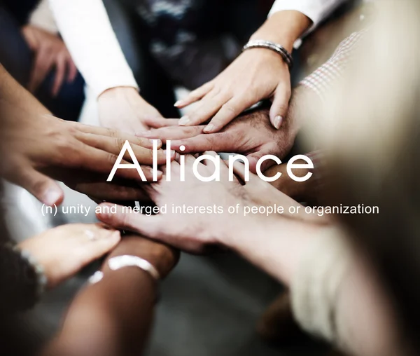 Mensen met handen samen en Alliantie — Stockfoto