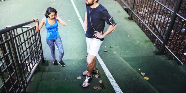 Casal esportivo na rua — Fotografia de Stock