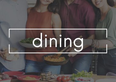 arkadaşlar birlikte pişirme