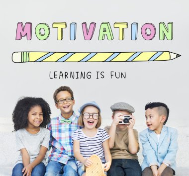 Çocuklar gülüyor ve eğlenin