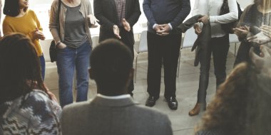 iş adamları beyin fırtınası