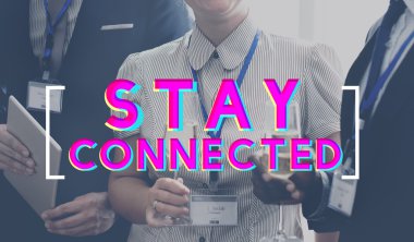 İş adamları birlikte çalışıyor.